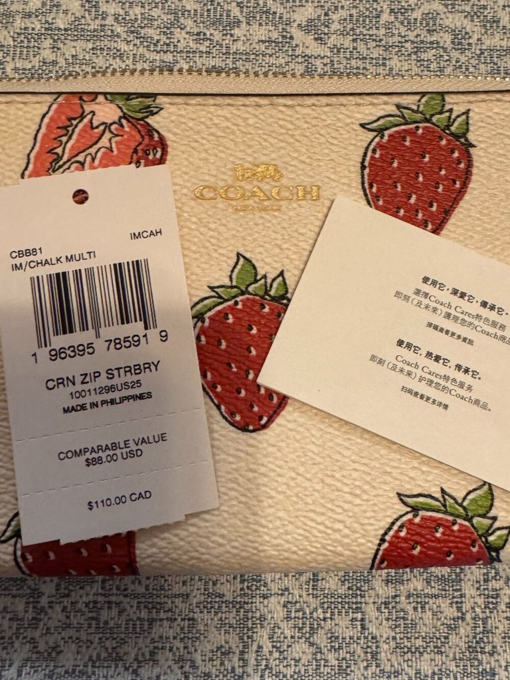 NWT Coach Corner Zip Wristlet Strawberry Print Chalk Multi CBB81 - Picture 5 of 8